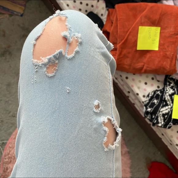 Light wash jeans - Picture 3 of 5